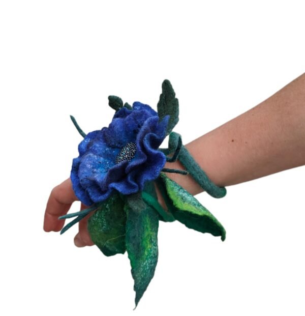 Χειροποίητο λουλούδι από μαλλί φελτ μπλε