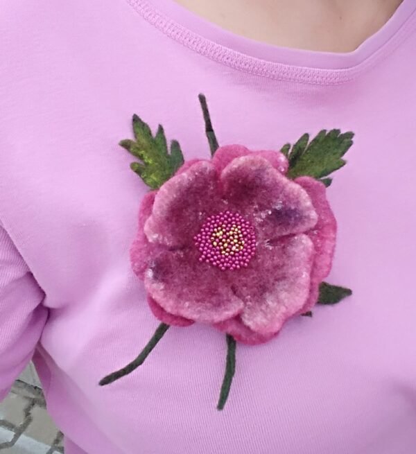 Χειροποίητο λουλούδι από μαλλί φελτ ροζ
