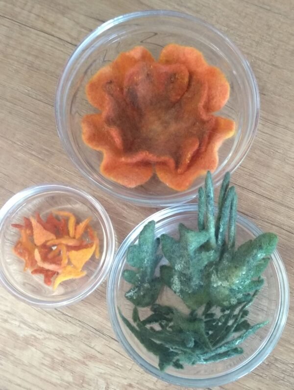 Χειροποίητο λουλούδι από μαλλί φελτ πορτοκαλί