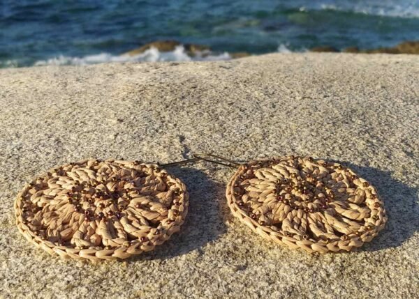 Χειροποίητα σκουλαρίκια από ραφία μπεζ