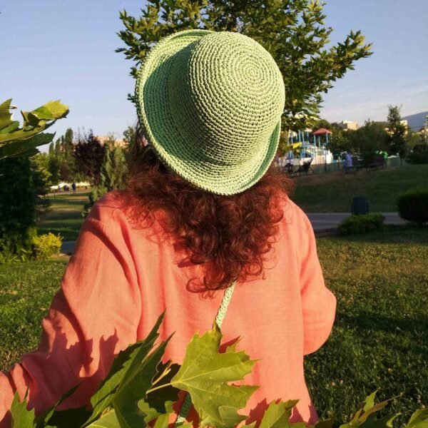 Χειροποίητο καπέλο από ραφία ηλεκτρ μπλε