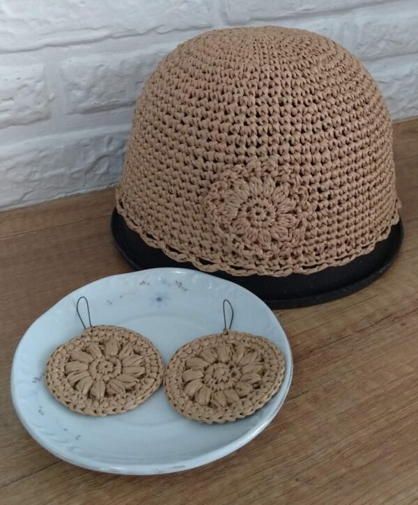 Χειροποίητο καπέλο από ραφία μπεζ χωρίς περιφέρεια