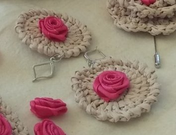 Χειροποίητα σκουλαρίκια από ραφία ανοιχτό μπεζ