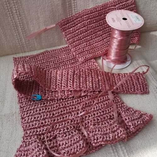 Χειροποίητη τσάντα crossbody από ραφία σε ροζ χρώμα με λάμψη