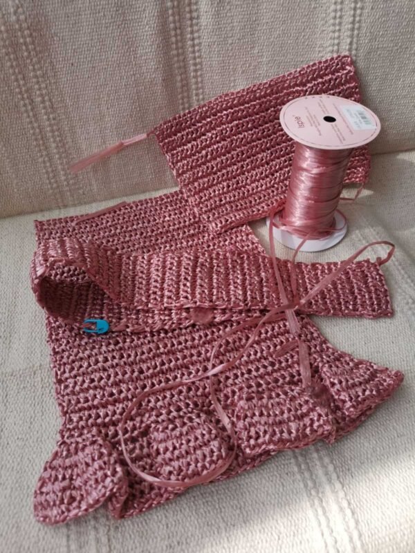 Χειροποίητη τσάντα crossbody από ραφία σε ροζ χρώμα με λάμψη